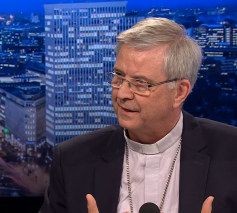 Bisschop Bonny reageerde tijdens een extra uitzending van ‘De Afspraak’ op de ophefmakende reeks ‘Godvergeten’. © Canvas