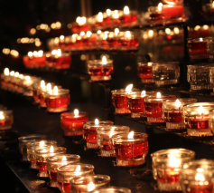 'Ervaringen van onmacht, pijn en solidariteit verbinden ons met de mensen die lang voor ons leefden.' © Unsplash