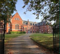 Musica Mundi School in voormalig klooster Fichermont © rr