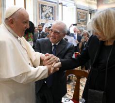 Martin Scorcese en zijn vrouw Helen Morris hadden zaterdag een ontmoeting met paus Franciscus © Martin Scorcese@twitter
