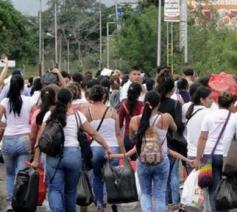 Venezuela is officieel het land van belofte, maar de bevolking trekt massaal de andere richting uit © Kerk in Nood