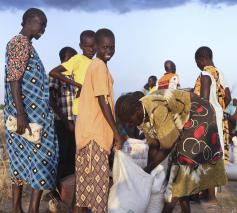 Voedselbedeling in Jonglei, Zuid-Soedan, door Catholic Relief Services © CC USAID