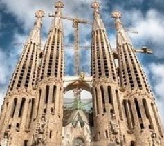 De basiliek van de Sagrada Familia van Gaudi in Barcelona © Wikipedia