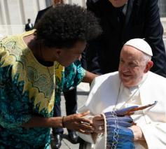 Paus Franciscus tijdens de audiëntie van woensdag 24 mei © Vatican Media