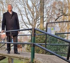 bisschop op brug © Karen Vandaele