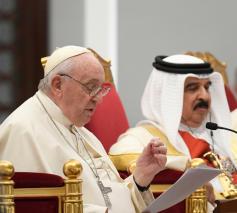 Paus Franciscus spreekt de religieuze leiders toe © Vatican Media