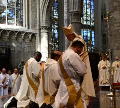 Kardinaal De Kesel tijdens de priesterwijding © Anne Périer/Vicariaat Brussel