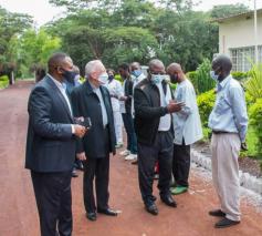 Broeder René Stockman tijdens een bezoek aan Lubumbashi (DR Congo), bij de opening van het Dr. Joseph Guislain Neuropsychiatrisch Centrum © Broeders van Liefde