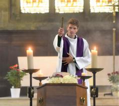 Katholieke uitvaartliturgie © liturgie.catholique.fr