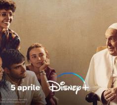 De Spaanstalige jongeren konden de paus in de zomer ontmoeten © Disney Plus