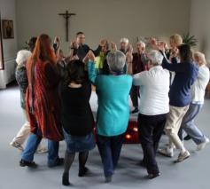 Spirituele dans in de kloosterkapel. © Jozefien Van Nuffel