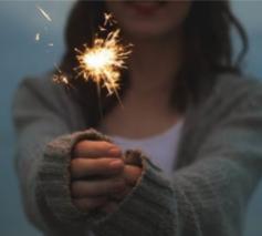 Beeld van licht in de duisternis, een feestelijke schittering. © pixabay