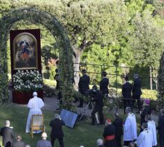 Paus Franciscus in gebed voor het einde van corona © Vatican Media