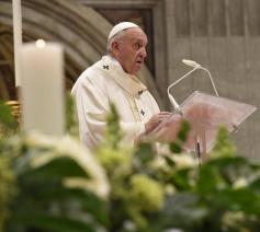 Paus Franciscus vierde de Dag van het Godgewijde leven met duizenden religieuzen © Vatican Media