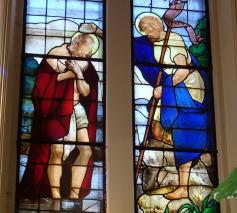 Glasraam in de doopkapel van de H.Genesiuskerk te Sint-Genesius-Rode © lw