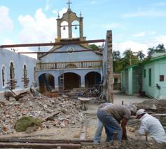 De gevolgen van de aardbeving zijn nog steeds merkbaar © Kerk in Nood