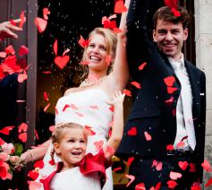 Vreugde bij een kerkelijk huwelijk © Liesbeth Pulinckx
