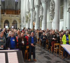 De pelgrimszegen van het Compostelagenootschap in de Sint-Romboutskathedraal  © Vlaams Compostelagenootschap/Mariëlle Nelissen