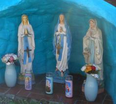 De kapel van de drie Onze-Lieve-Vrouwen van Lourdes op de Grootheide. 