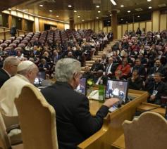 Ontmoeting van de paus met de deelnemers van het symposium over de mensenhandel © Vatican Media
