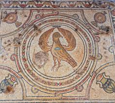 De mozaiek van een vogel, die in de zesde eeuw gespaard bleef bij de beeldenstorm © Israëlische Overheid voor de Antieke Oudheid