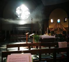 Mystieke sferen in de Heilig Hartkerk, voor even de 'huiskamer' van 't Vlot. © Saskia van den Kieboom