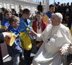 Paus Franciscus ontmoet Oekraïense vluchtelingenkinderen © Vatican Media