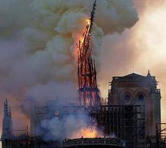 Instorting van de toren van de Notre Dame de Paris  © notredame.deparis@facebook.com