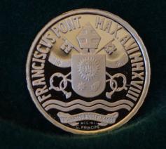 De nieuwe munt met het wapen van de paus © Vatican Media