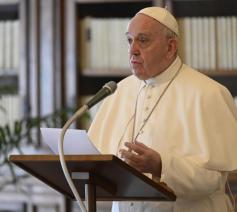 Paus Franciscus tijdens het Regina Coeli van zondag © Vatican Media