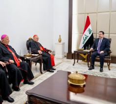 De patriarch, kardinaal Louis Raphael Sako, en enkele bisschoppen van de Chaldeeuws-katholieke Kerk in gesprek met Iraaks eerste minister Mohamed Shia' al-Soedani. © Ministerraad Irak