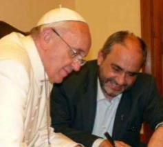 Tonio Dell’Olio met paus Franciscus in Assisi © Bisdom Treni