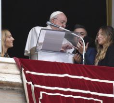 Paus Franciscus schrijft zich in voor de WJD2023 © Vatican Media