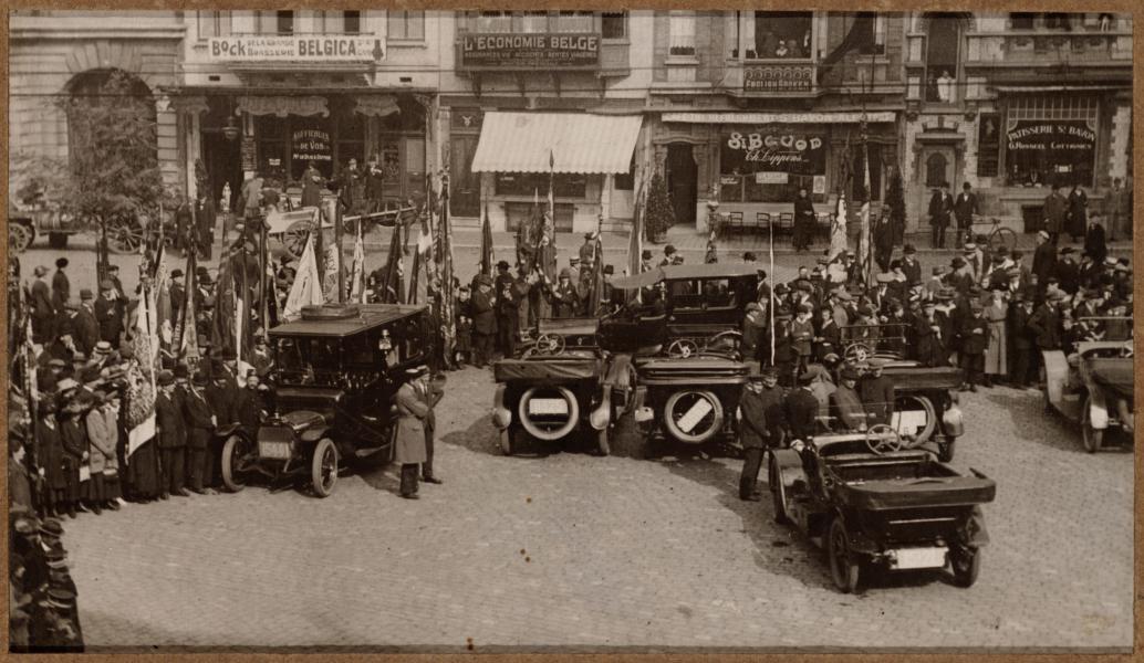 Transport van het Lam Gods, augustus 1945. © Lukasweb www.artinflanders.be