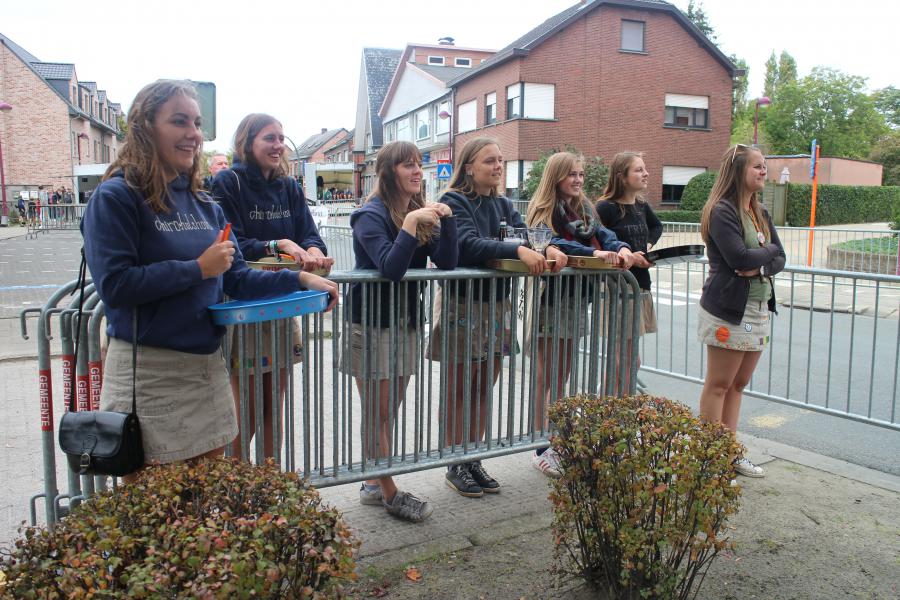 De diensters komen even kijken hoe het met de lopers is gesteld © RvH
