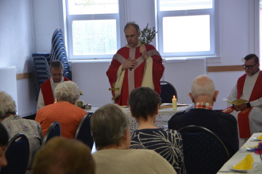 In de namiddag is er op Palmzondag een viering voor de zieken en ouderen van onze pastorale eenheid. 