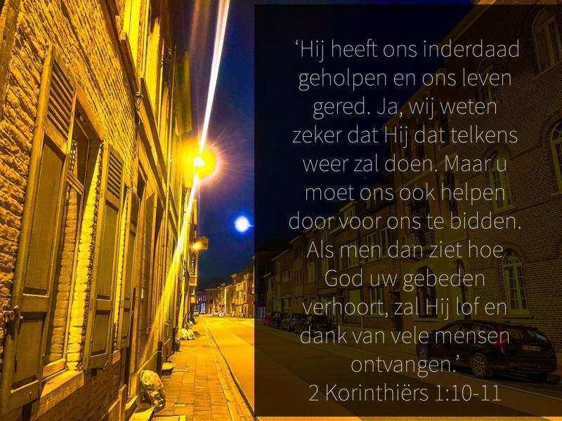 Uit tweede Korintiërsbrief op nachtbeeld, mijn straat © Chris De Groote