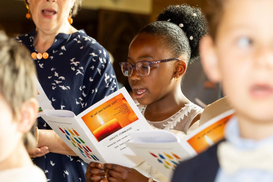 Een stralende dag voor de 17 communicanten van Leuven-Centrum © Kris Vandenbosch
