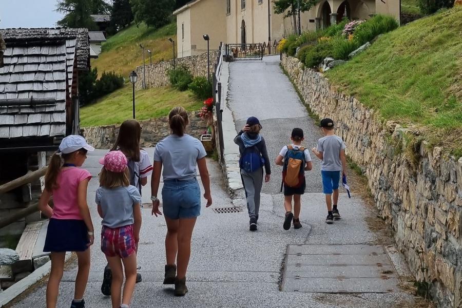 Kindergroep op tocht © Lieven van Peteghem