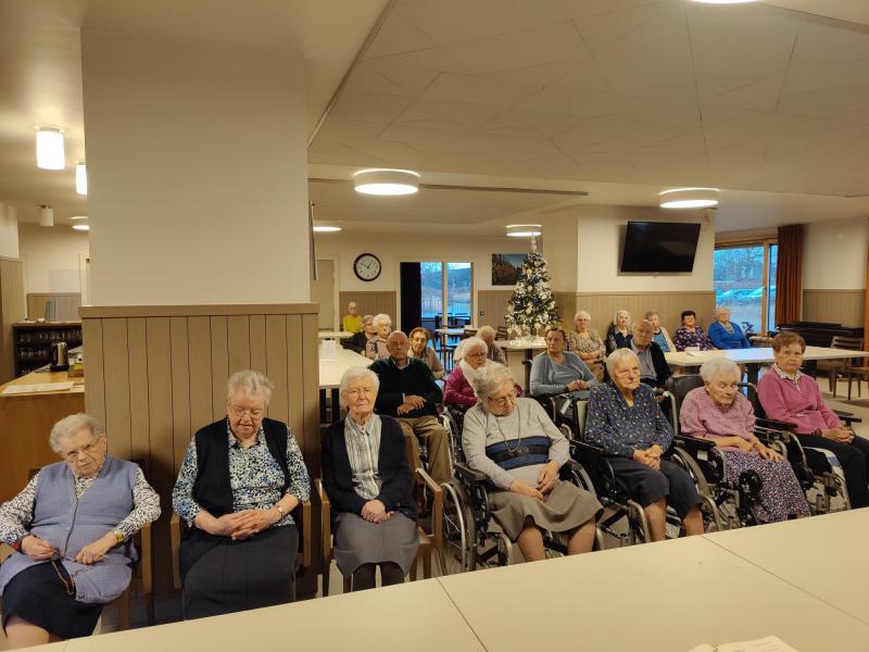 kerstviering met de bewoners van het wzc Amphora in Wingene 