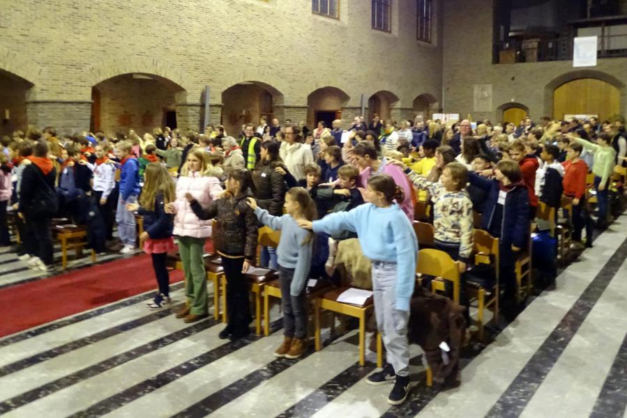 Startviering voor alle vormelingen van de pe in de Sint-Jozefkerk 