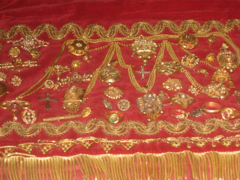 Garderobe van het Onze-Lieve-Vrouwbeeldje © Gaverlandcomité