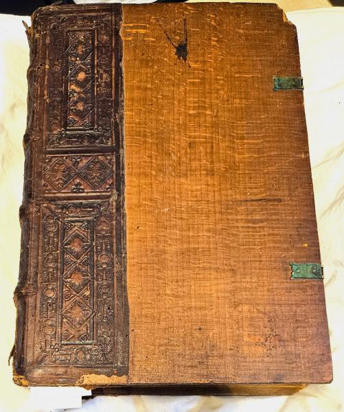 Eikenhouten voorplat, halve band © Bibliotheek Grootseminarie