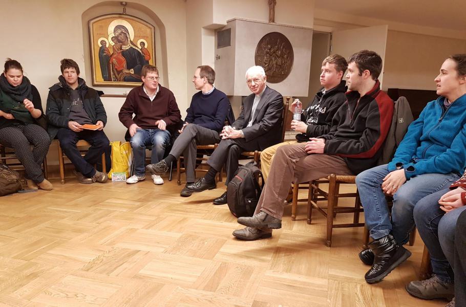 Kardinaal Jozef De Kesel met enkele Belgische deelnemers aan de Taizé-ontmoeting in Riga © HC