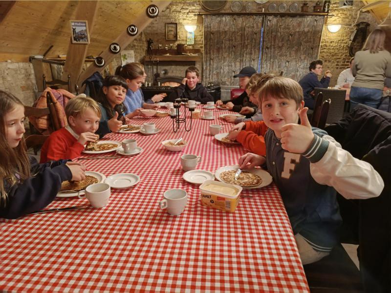 Bedankt voor de lekkere pannenkoeken. Dat verdient een duimpje! © Sabine Christiaens