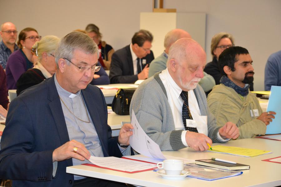 Mgr. Johan Bonny op het IPB-Forum over ethisch omgaan met geld van zaterdag 2 maart in Brussel  © Jeroen Moens