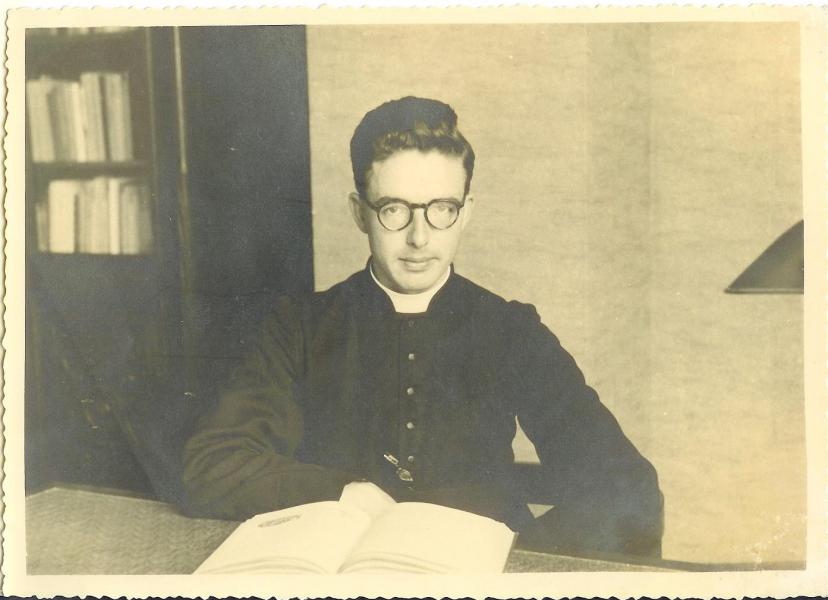 Cyriel Moeyaert bij zijn priesterwijding op 8 april 1945 