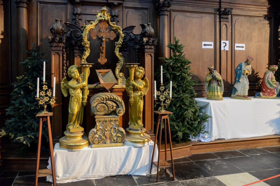 Een kerststal in klatergoud © RM