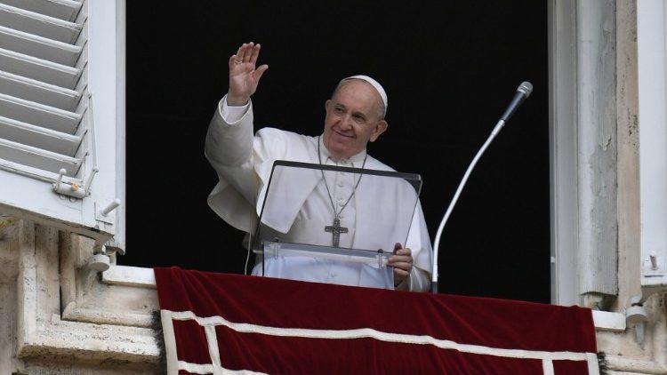 Paus Franciscus tijdens zijn Angelustoespraak op zondag 21 juni 2020 © VaticanMedia