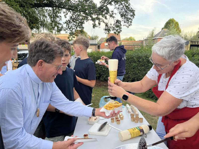  Bisschop Lode was er ook voor de frietjes. 